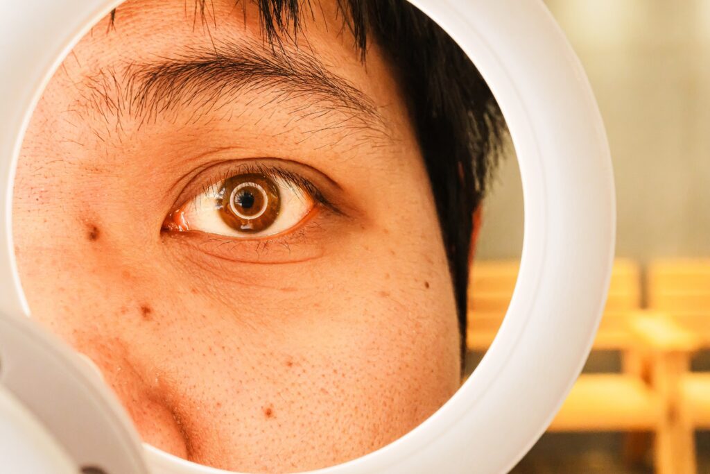 Ringlicht spiegelt sich im Auge