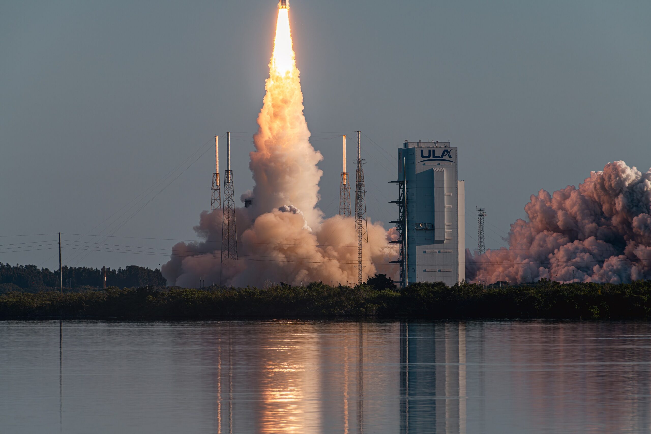 Kuiper-3-Launches-from-Cape-Canaveral-Space-Force-Station-9339794.jpg Start einer Atlas-V-Rakete mit Satelliten für Amazon Leo in Cape Canaveral