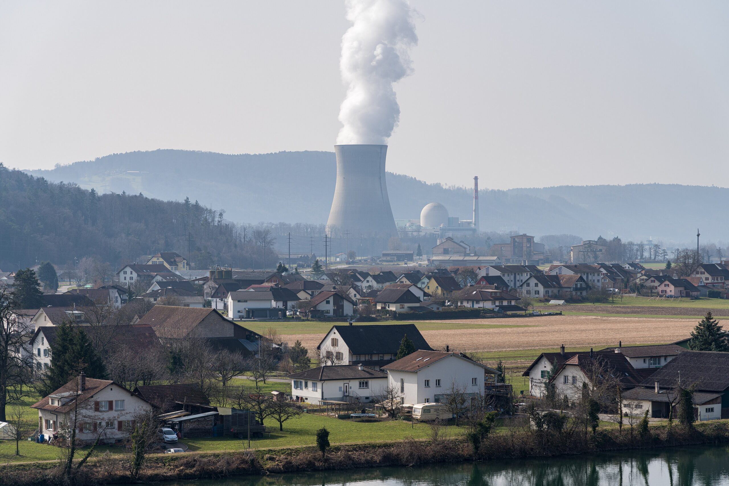 Leibstadt-AG-Nuclear-Power-Plant-01.jpg Kernkraftwerk Leibstadt am Rhein
