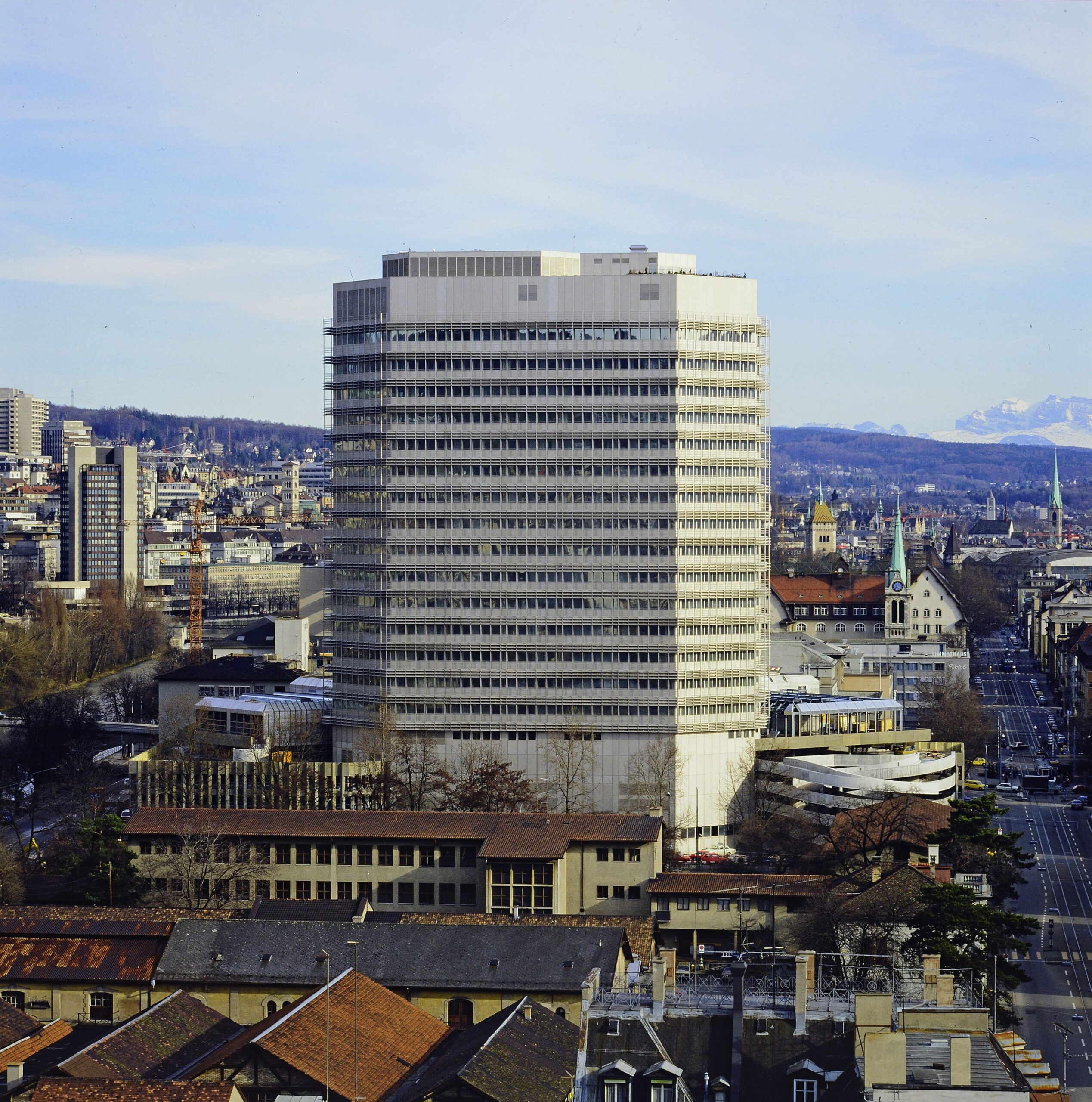 Migros-Hochhaus-am-Zuerich-Limmatplatz.jpg Das Migros-Hochhaus am Limmatplatz in Zürich