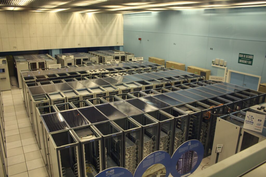 Serverhalle im Rechenzentrum des CERN in Meyrin bei Genf