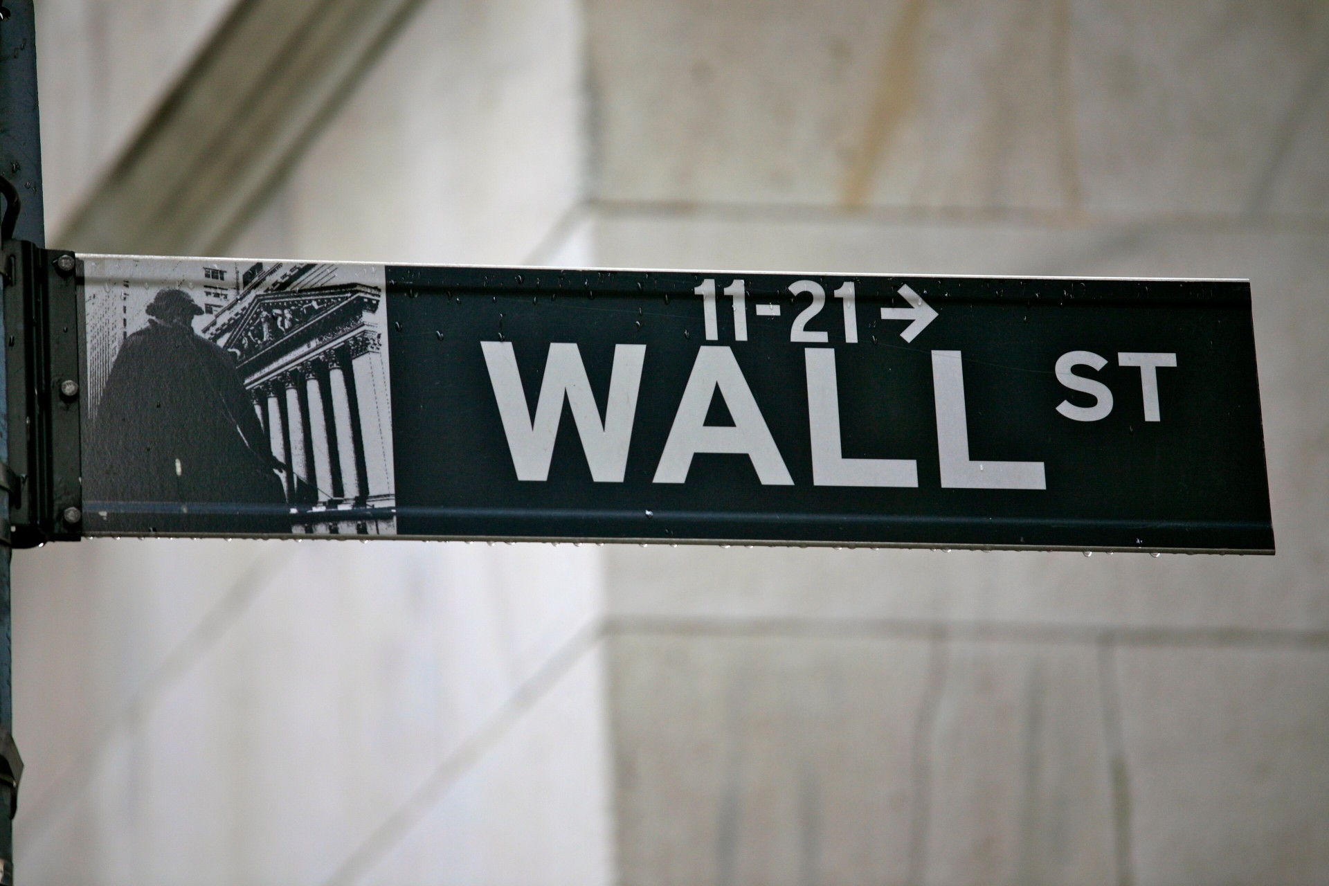 Die USA sammeln 70-mal so viel Startup-Geld wie die Schweiz. Pro Kopf ist der Ab Strassenschild der Wall Street in New York