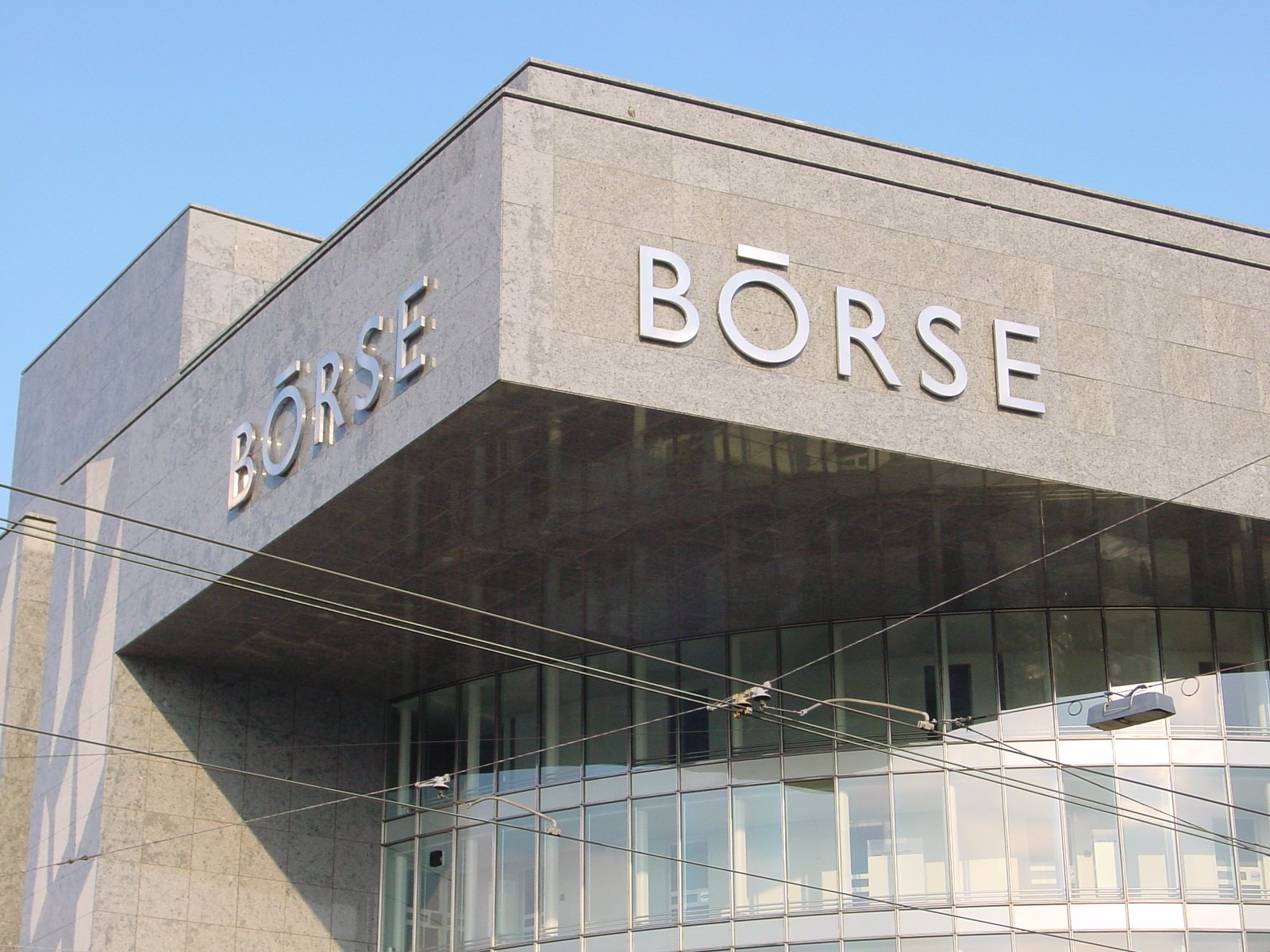 Infomaniak an der Börse: Von 56 auf 140 Franken an einem Tag, ohne Börsengang