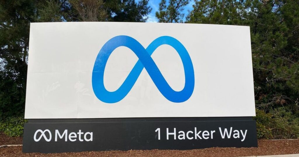 Schild am Hauptsitz von Meta, 1 Hacker Way, Menlo Park
